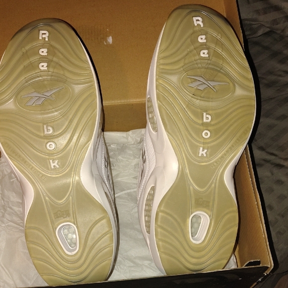 Reebok Black and White Basketball Shoes - Picture 5 of 9